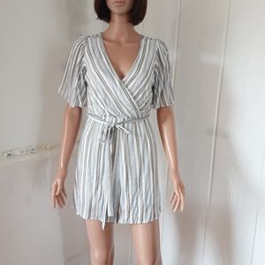 Francesca's 🌞047 Women's Romper Sz XXS NWT Light Blue Stripes